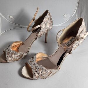 Badgley Mischka Champagne color heels